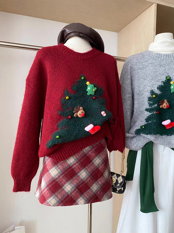 Suéter con dijes de árbol de Navidad