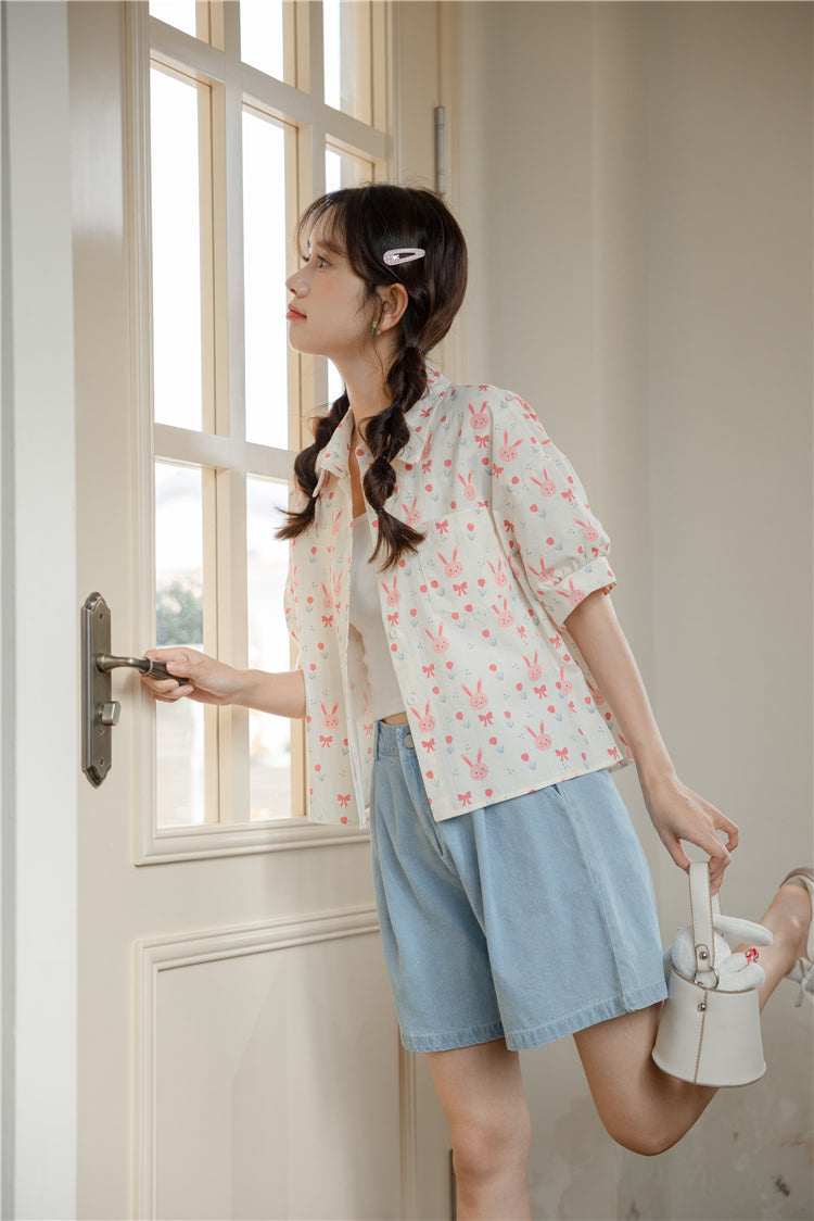 Camisa corta con botones de conejito rosa