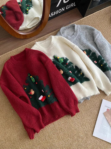 Suéter con dijes de árbol de Navidad