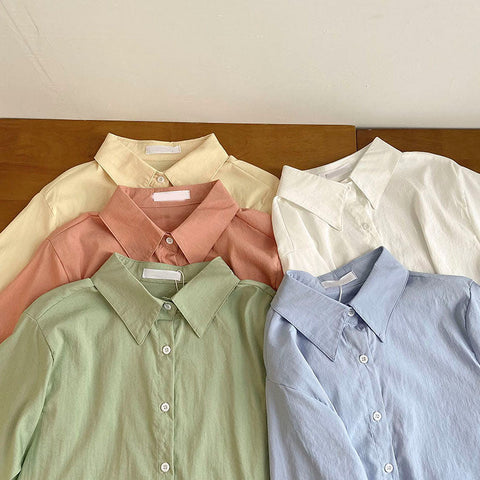 Camisa con botones de caramelo