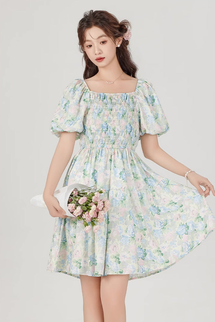 Vestido mini con mangas abullonadas y diseño de jardín de rosas pastel