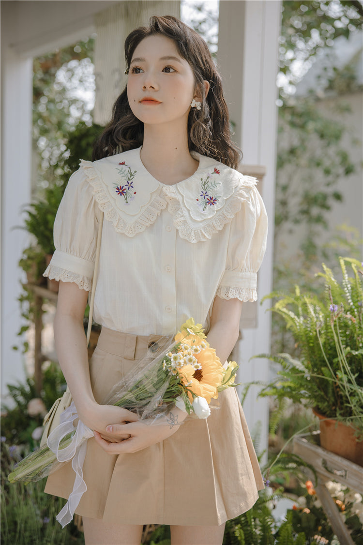 Blusa bordada con flores silvestres