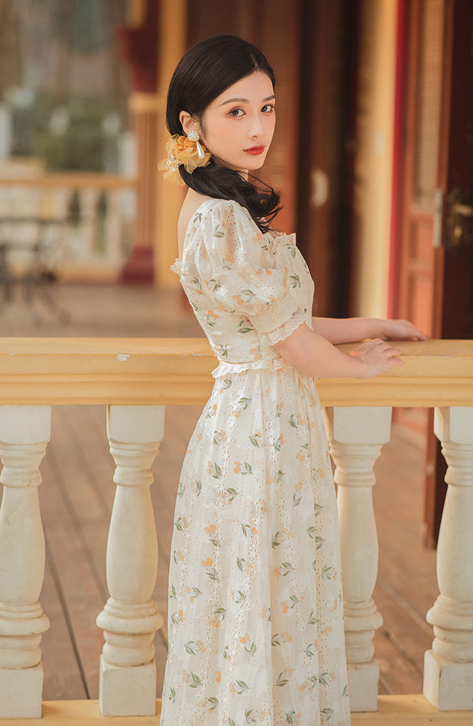 Vestido midi con cordones y estampado floral