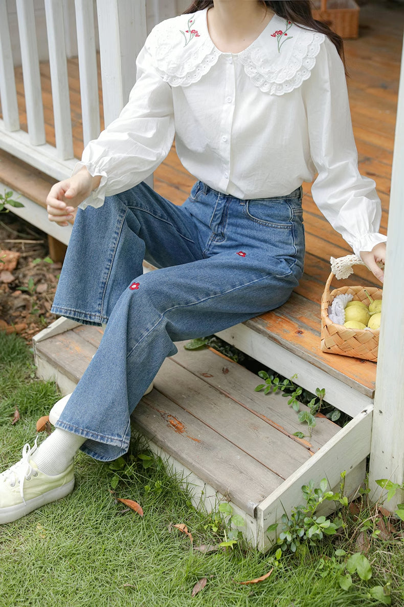 Vaqueros bordados con margaritas