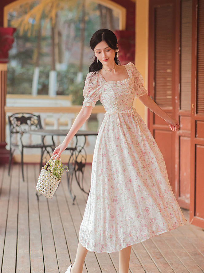 Vestido midi con cordones y estampado floral