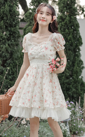 Vestido mini con enagua de rosas delicadas