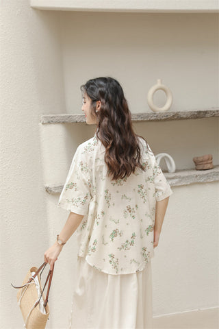 Camisa floral con botones para novia