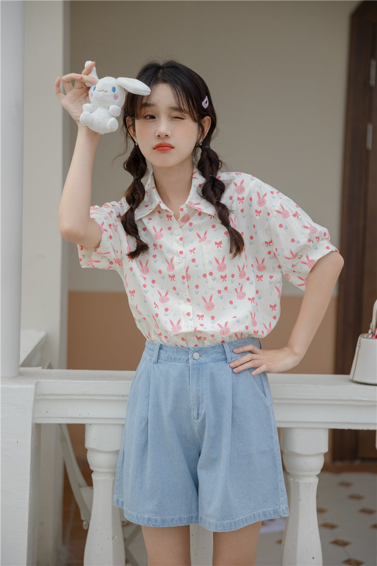 Camisa corta con botones de conejito rosa