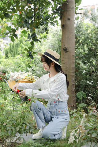 Jeans mit Rosen-Stickerei