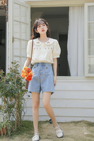 Blusa bordada con gerberas naranjas