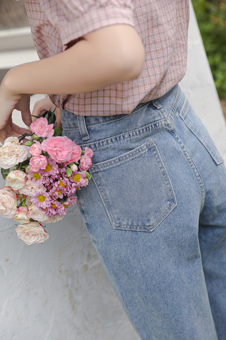 Jeans mit Tulpenspitzen-Stickerei