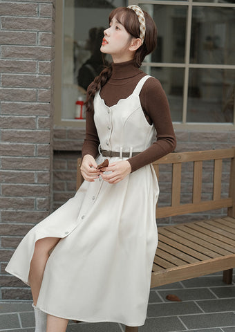Camisole-Kleid mit Muschelsaum und Knopfleiste