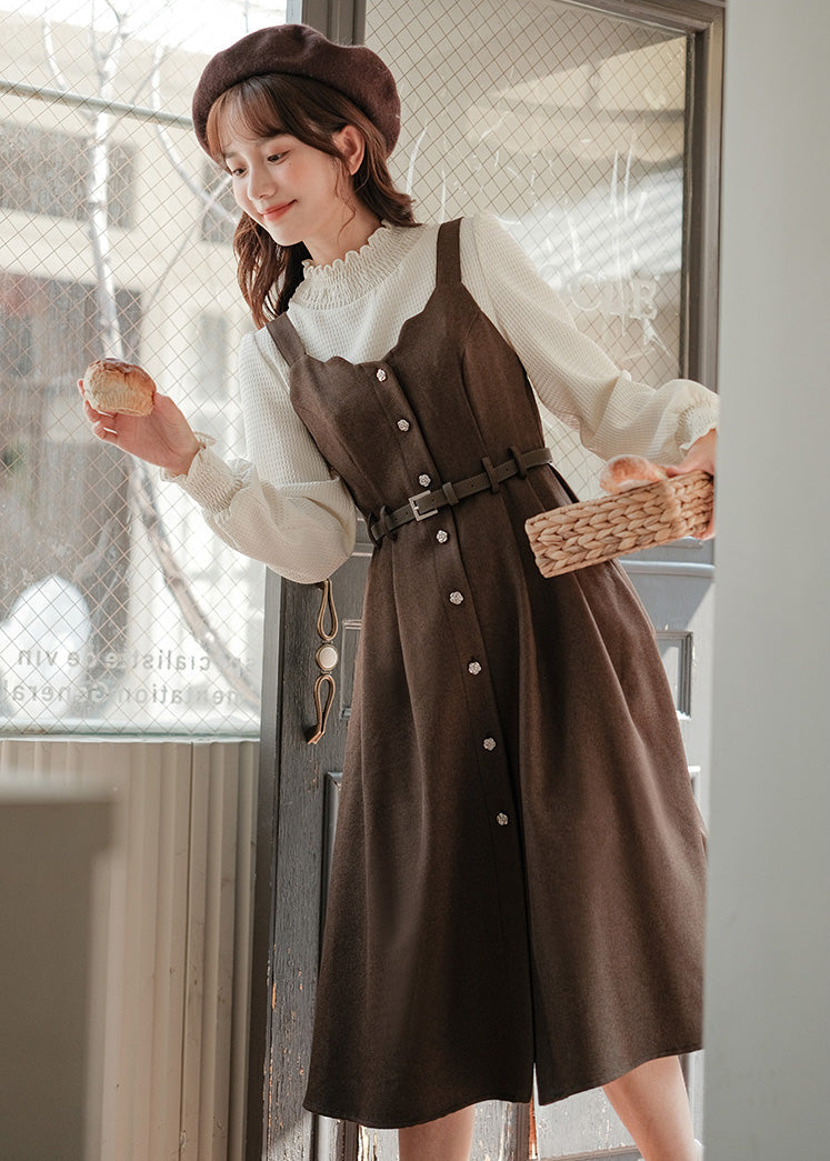 Camisole-Kleid mit Muschelsaum und Knopfleiste