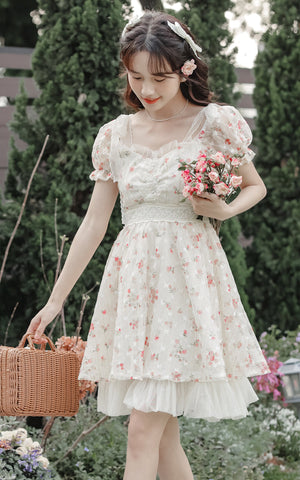 Vestido mini con enagua de rosas delicadas
