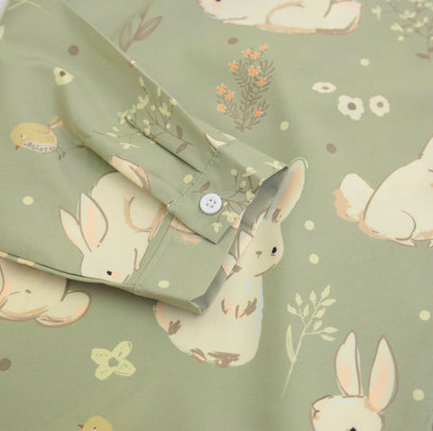 Camisa abotonada con conejito dulce