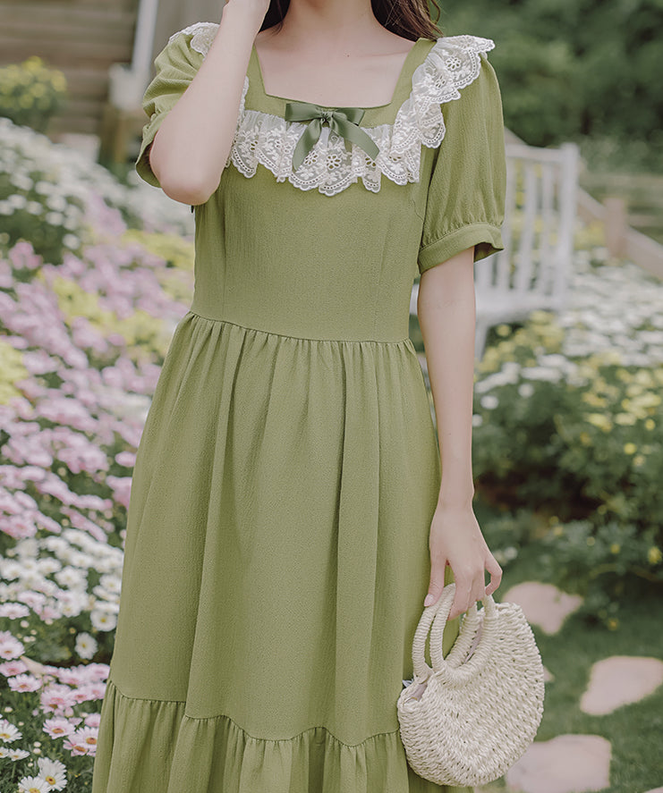 Vestido midi con corsé y margaritas de color matcha