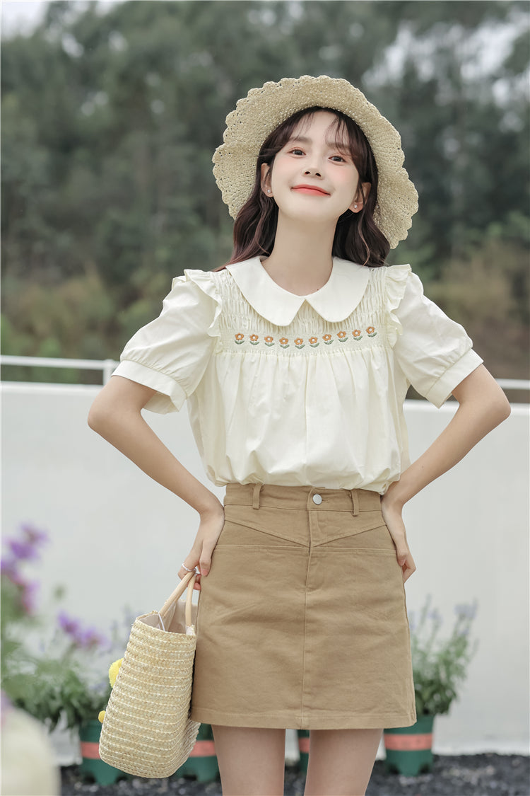 Blusa de manga corta con cadena de margaritas