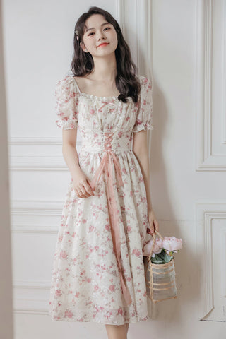 Vestido con encaje de flor de cerezo