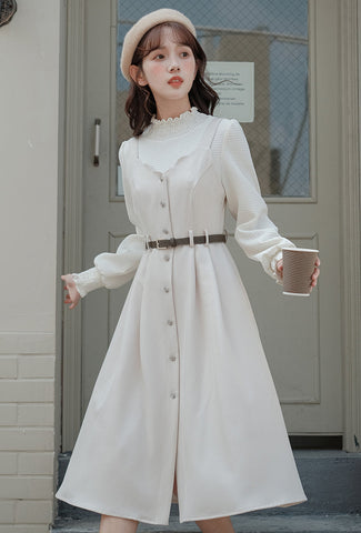 Camisole-Kleid mit Muschelsaum und Knopfleiste