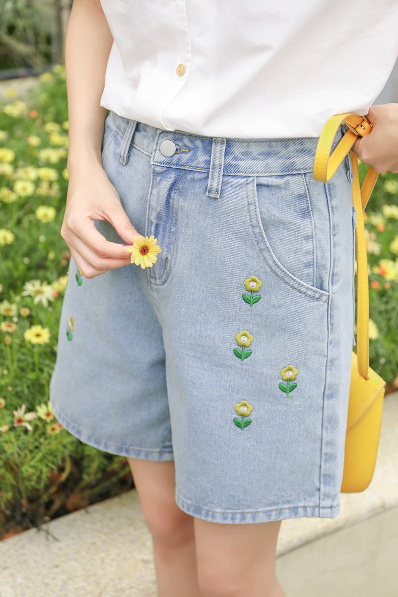 Shorts mit Blumenstickerei