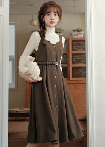 Camisole-Kleid mit Muschelsaum und Knopfleiste