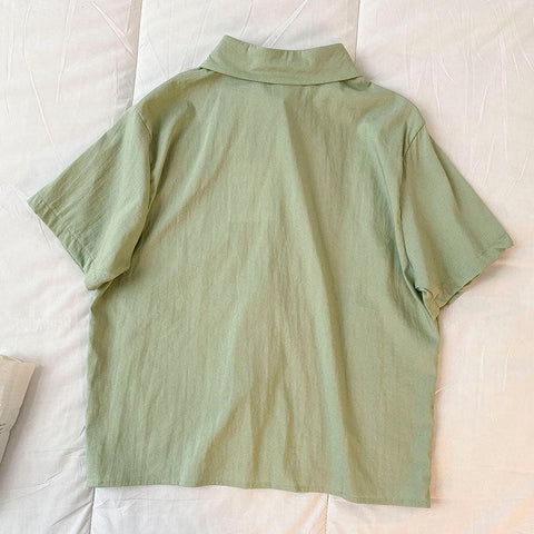 Camisa con botones de caramelo