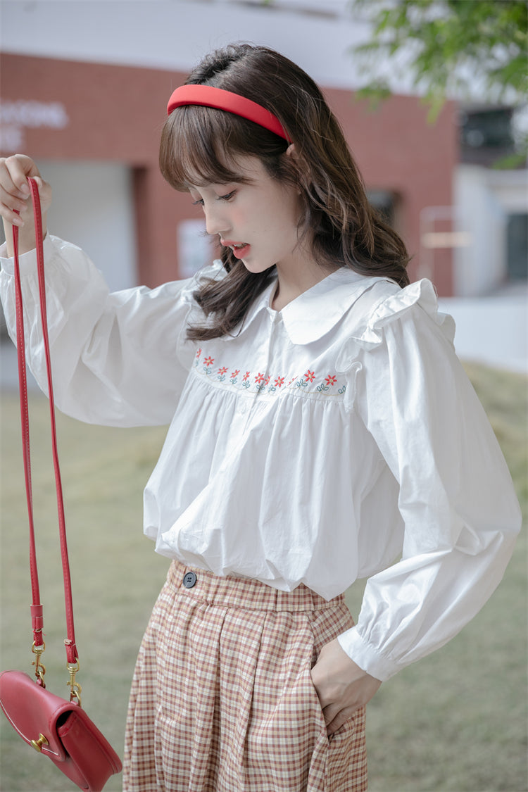 Camisa con botones y bordado de cadena de margaritas