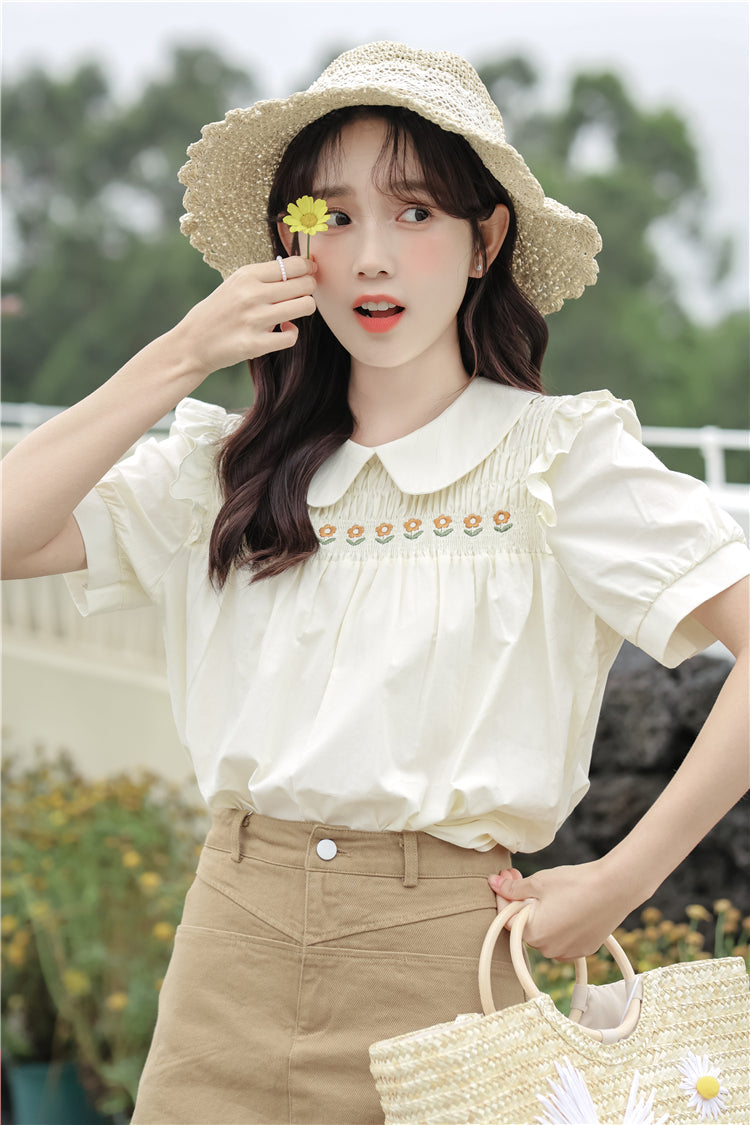 Blusa de manga corta con cadena de margaritas