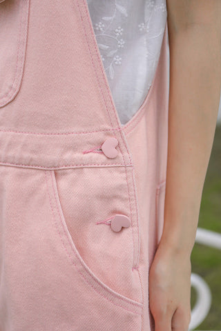 Kurzer Overall mit Herzmotiv