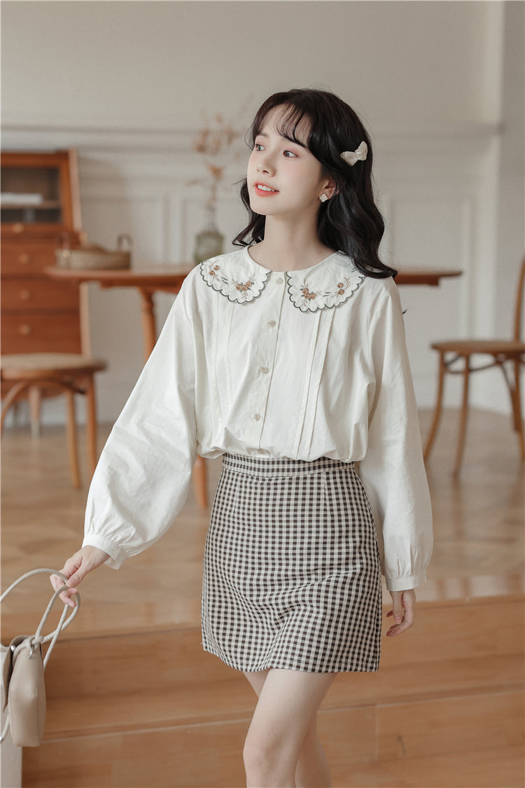 Scallop Floral Embroidered Collar Blouse