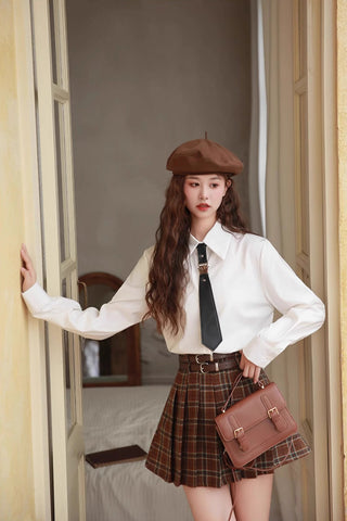 Muskatnussfarbener Mini-Faltenrock mit Karomuster