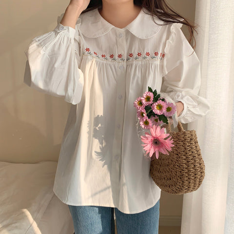 Camisa con botones y bordado de cadena de margaritas