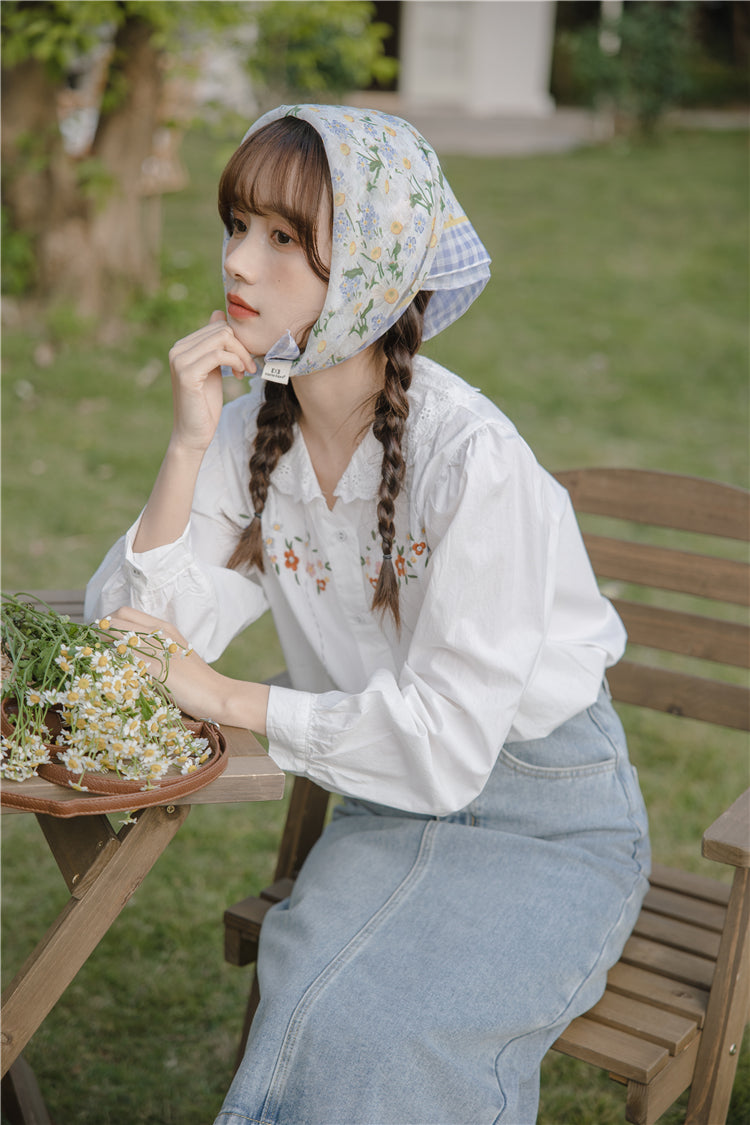 Blusa bordada con flores caídas