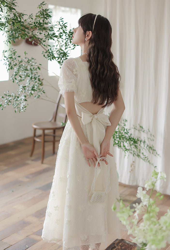 Vestido largo con lentejuelas y flores delicadas