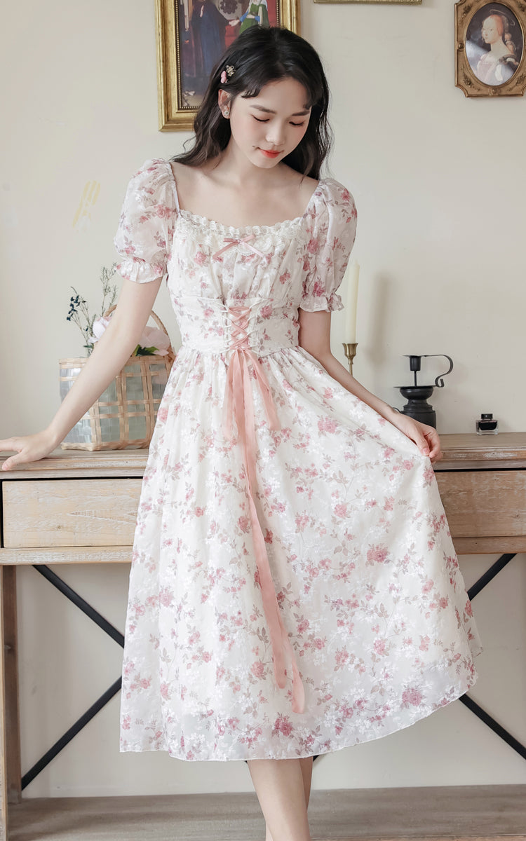 Vestido con encaje de flor de cerezo
