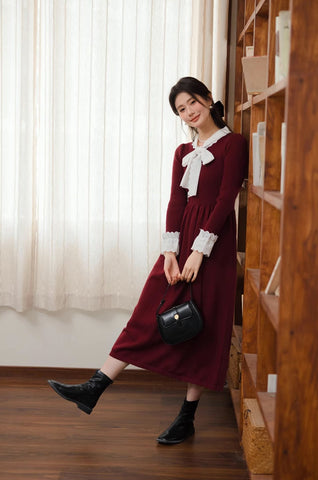 Midi-Pulloverkleid mit Spitzenbesatz