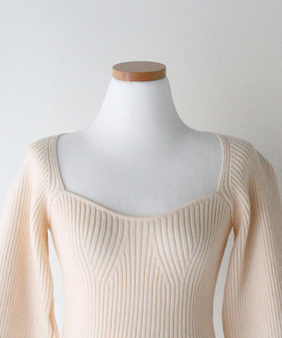 Kurzer Pullover mit gerippten Puffärmeln