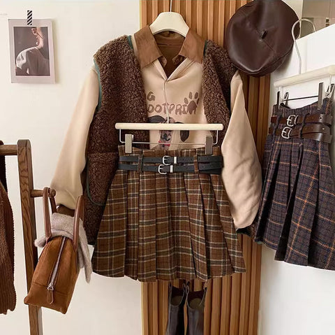 Muskatnussfarbener Mini-Faltenrock mit Karomuster