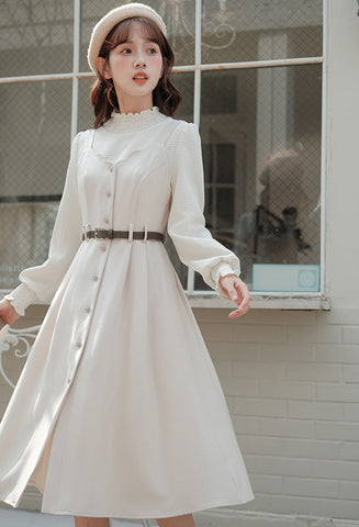 Camisole-Kleid mit Muschelsaum und Knopfleiste