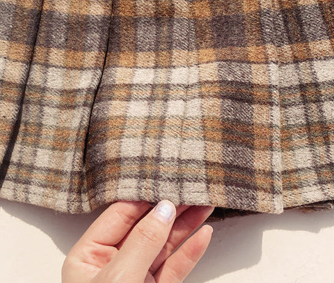 Rustikaler karierter Tennisrock