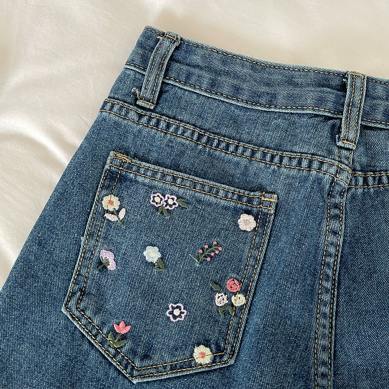 Flower Pocket Embroidered Jeans