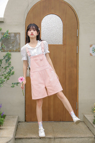 Kurzer Overall mit Herzmotiv