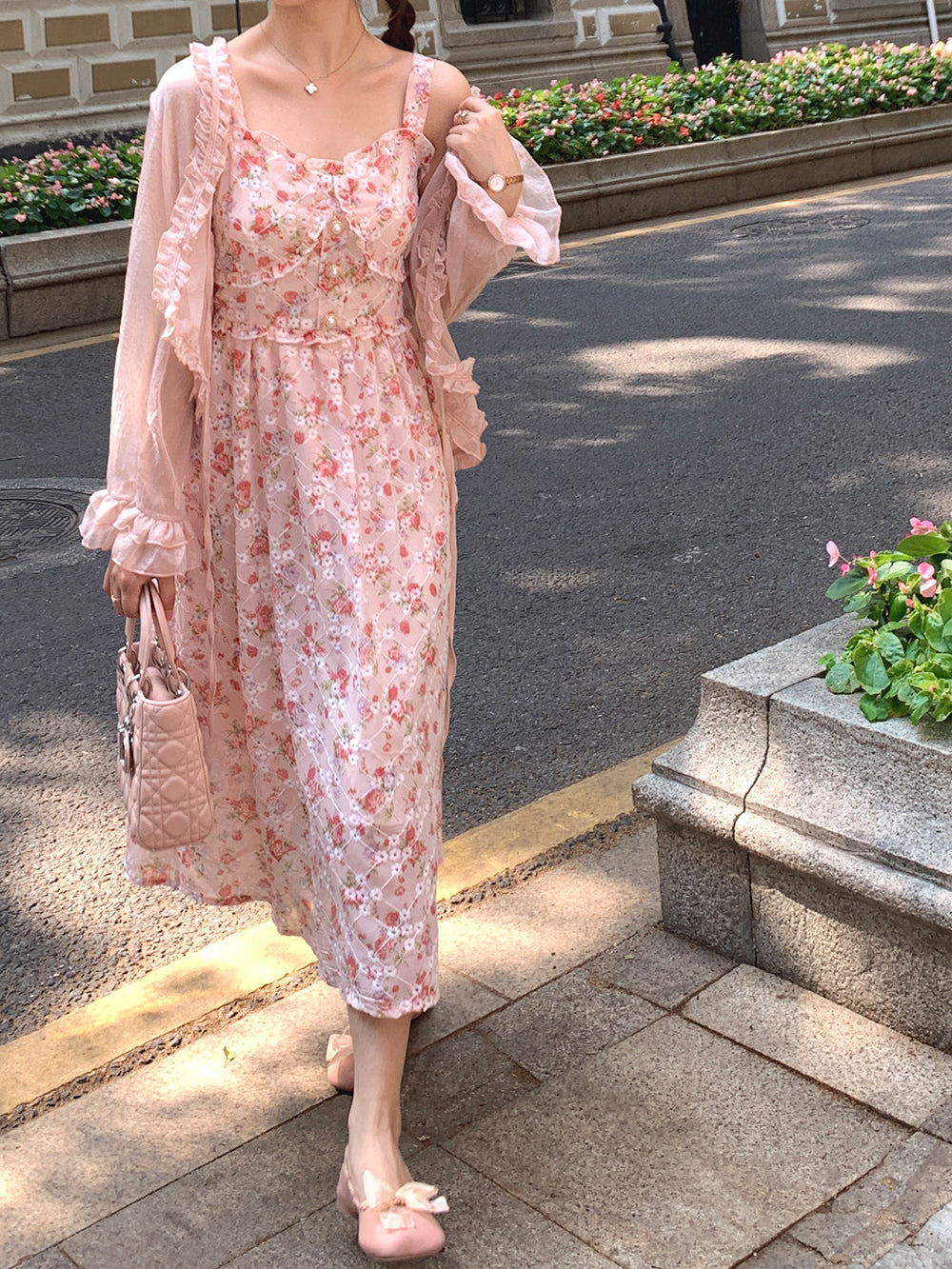 Vestido camisola floral con estampado de taza de té