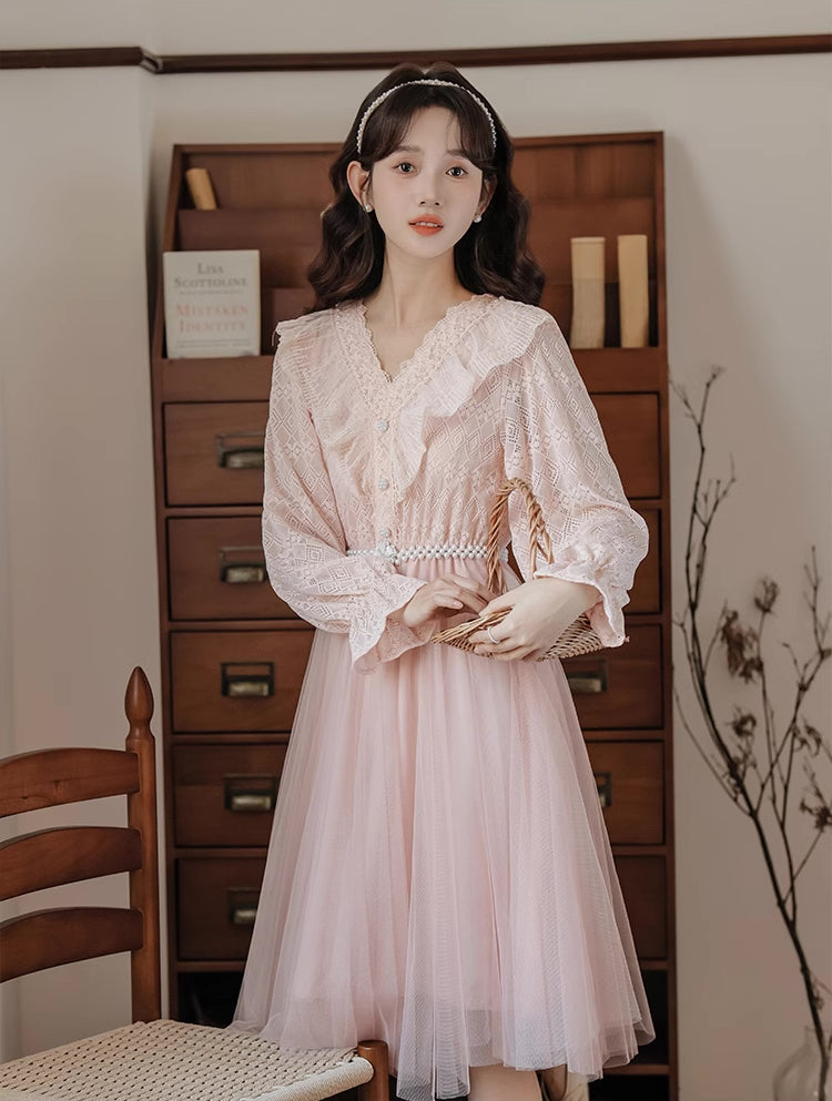 Midikleid aus Spitze und Tüll mit V-Ausschnitt