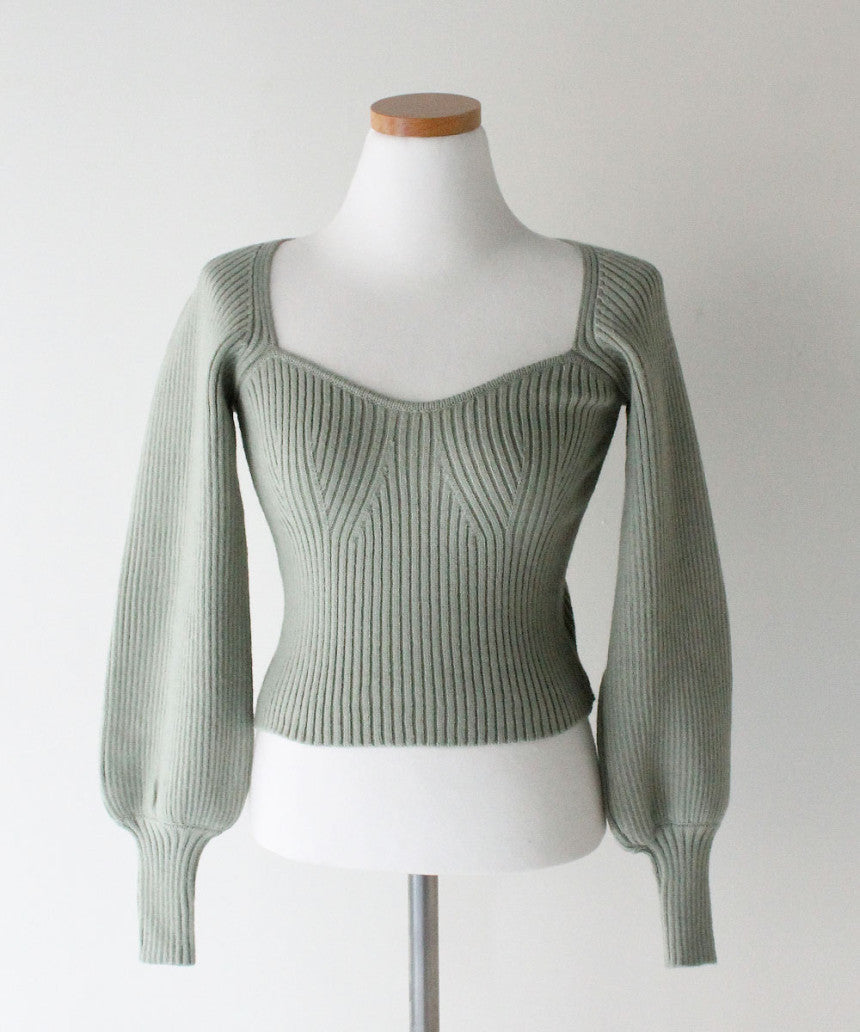 Kurzer Pullover mit gerippten Puffärmeln