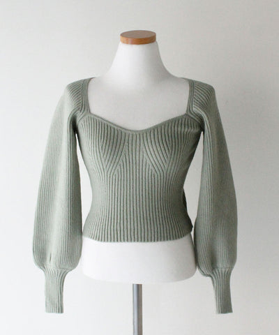 Kurzer Pullover mit gerippten Puffärmeln