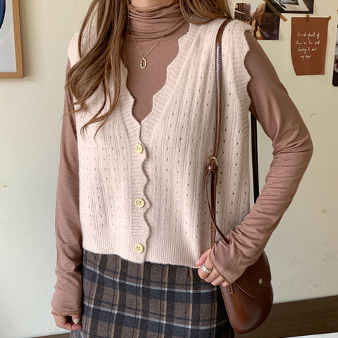 Scallop Trim Vest