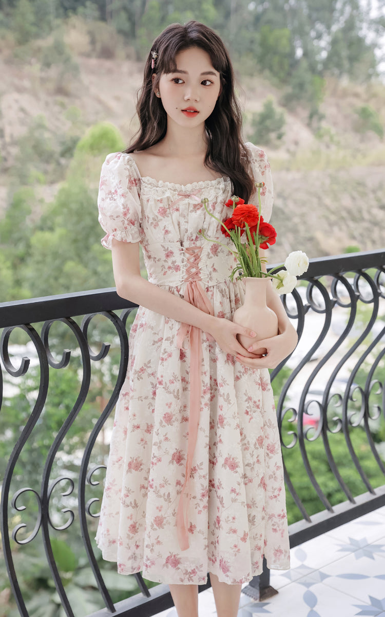 Vestido con encaje de flor de cerezo