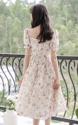 Vestido con encaje de flor de cerezo