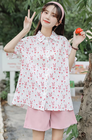 Camisa abotonada con conejito rosa